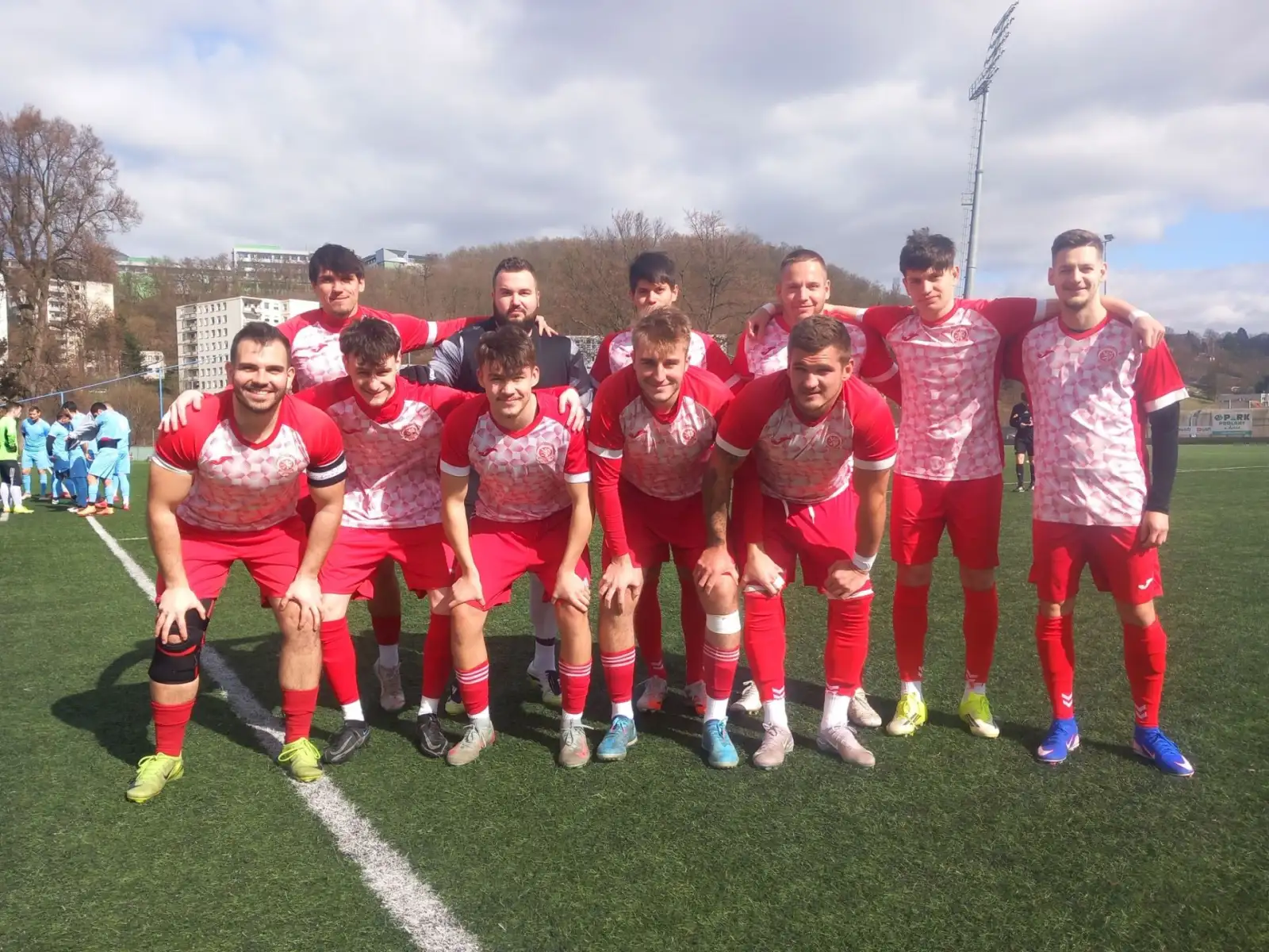 Vlažný start, pohádkový konec. Béčko smázlo Přestanov šesti góly, řádil Malec