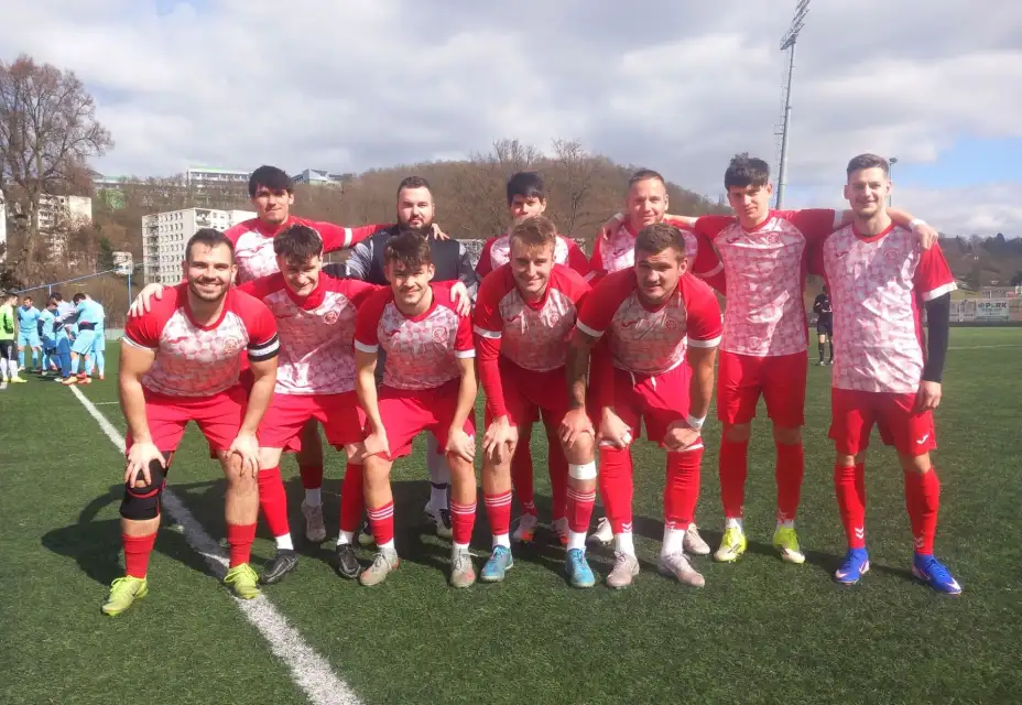 Vlažný start, pohádkový konec. Béčko smázlo Přestanov šesti góly, řádil Malec