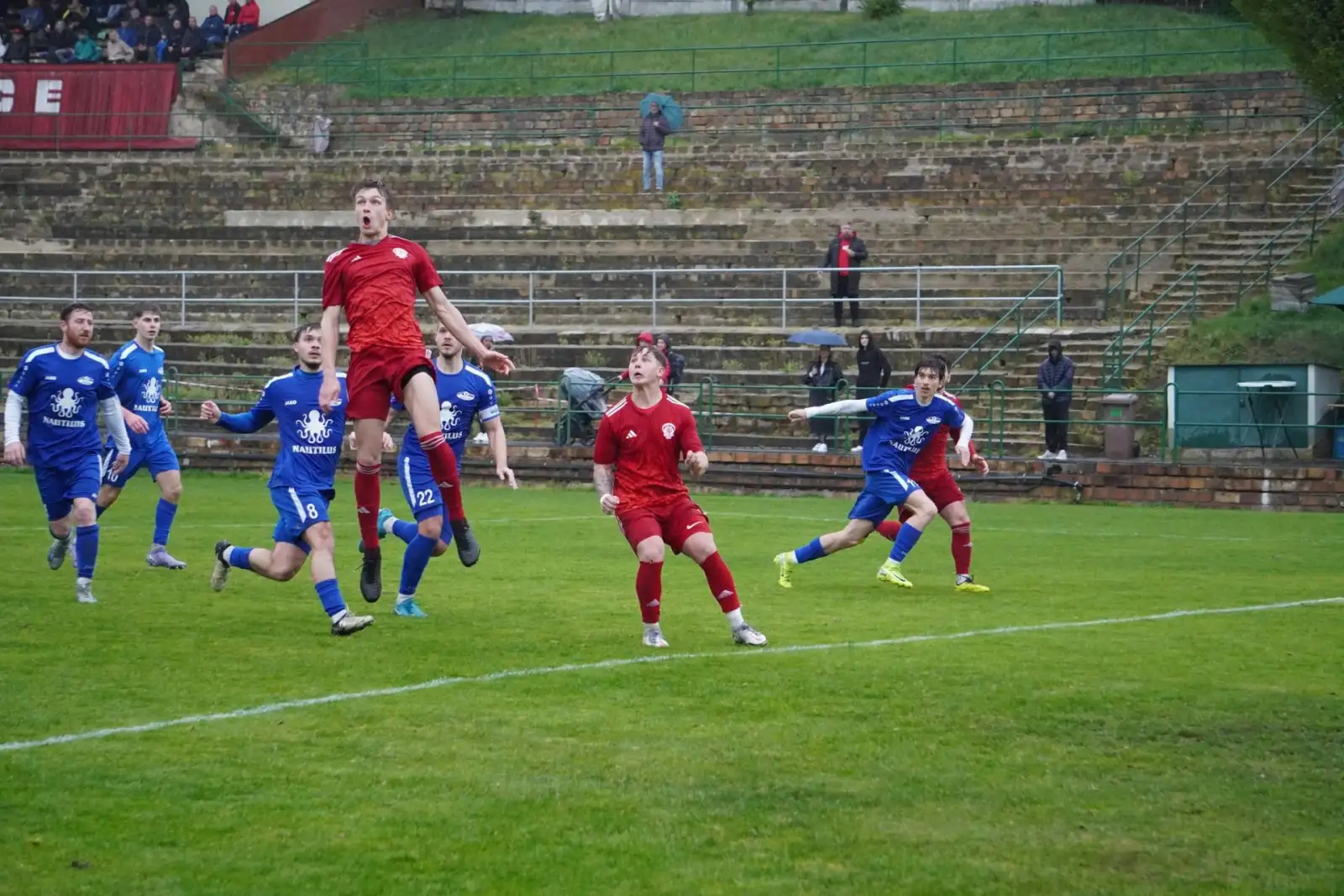 Áčko udeřilo v obou poločasech dvakrát, opět tlačí na vedoucí Louny