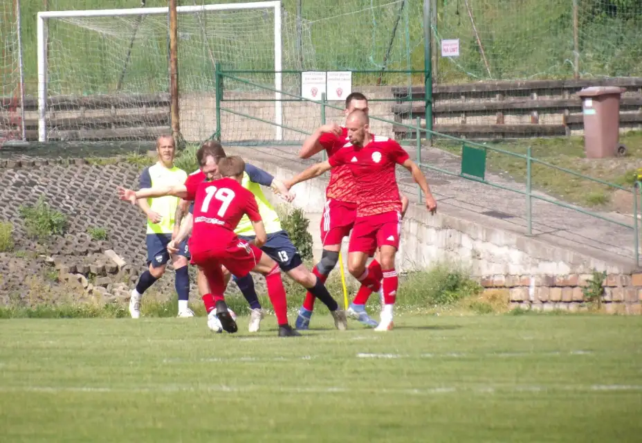 Áčko zítra na umělku do Srbic