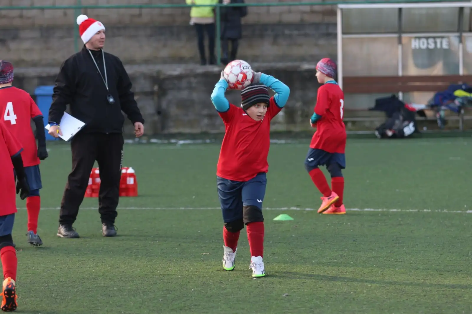 Béčko v čele, mladší dorost poprvé vyhrál